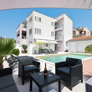Apartman Leona
